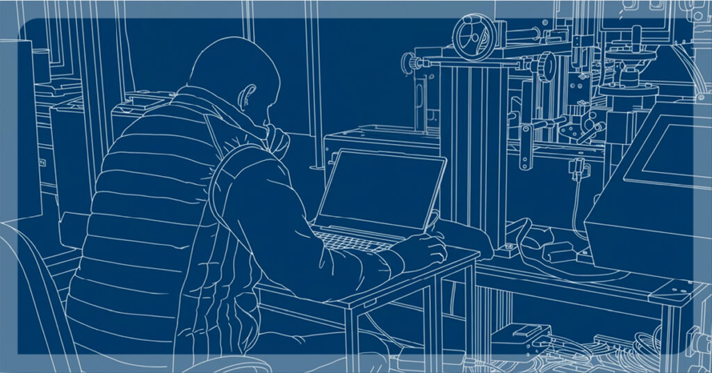 Ingeniero de Etima diseñando maquinaria de etiquetado con software CAD en la oficina técnica